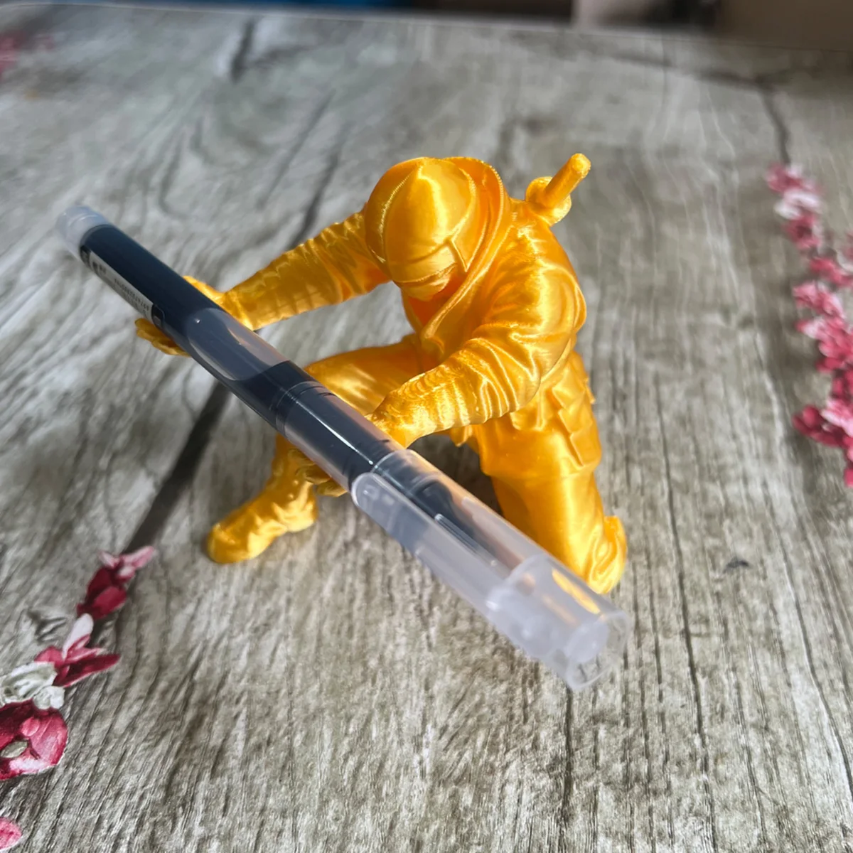 (9*7.8cm) 3D Printed Cool Organizer Ninja Pen Holder Miniature Pen Stand Creative Gift Ornament Modern Desktop Decoration