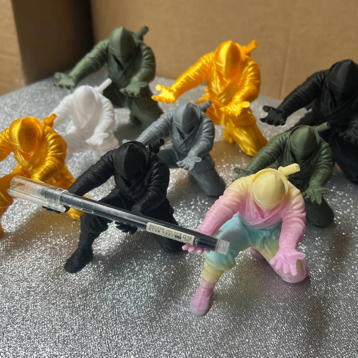 (9*7.8cm) 3D Printed Cool Organizer Ninja Pen Holder Miniature Pen Stand Creative Gift Ornament Modern Desktop Decoration