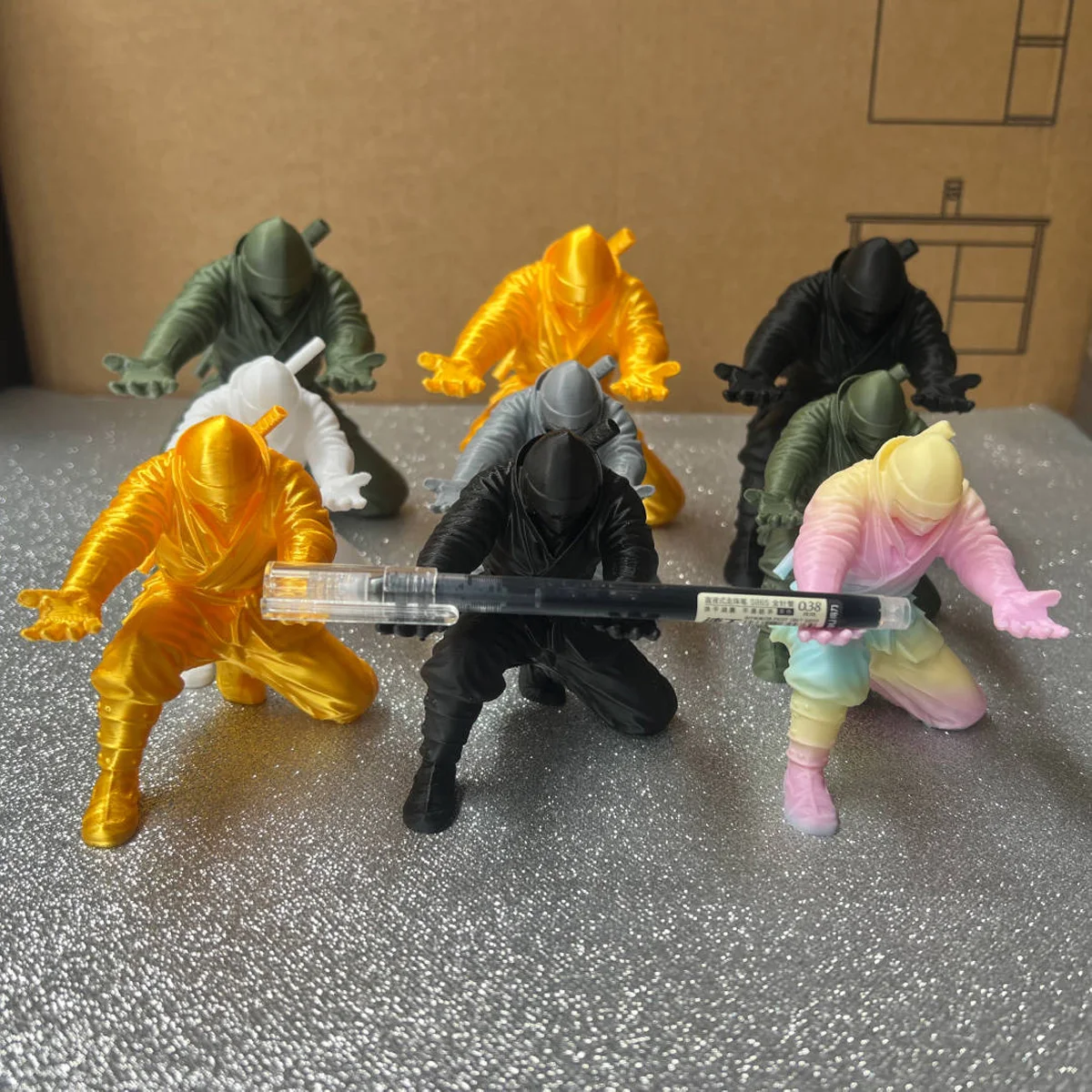 (9*7.8cm) 3D Printed Cool Organizer Ninja Pen Holder Miniature Pen Stand Creative Gift Ornament Modern Desktop Decoration