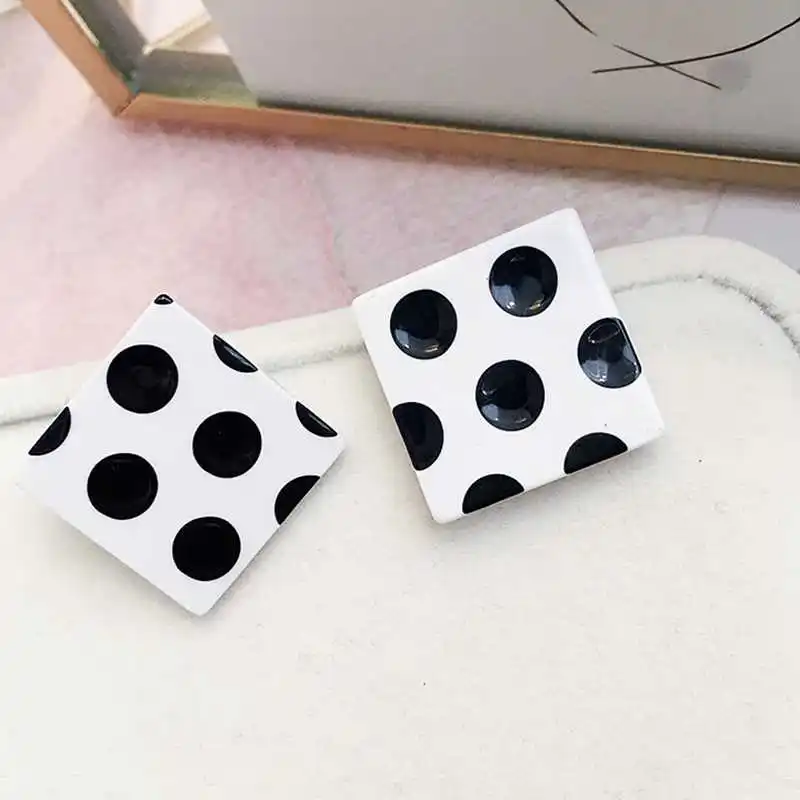 Classic Polka Dot Earring Geometric Round Square Heart Stud Earrings for Women Cute Korean Style Acrylic Earings Fashion Jewelry