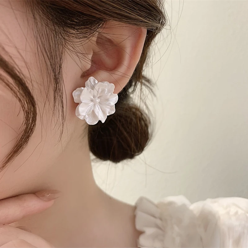White Flower Stud Earrings for Women Folded Acrylic Side Charming Sweet Floral Girls Earrings Japanese Style Ear Jewelry 2023
