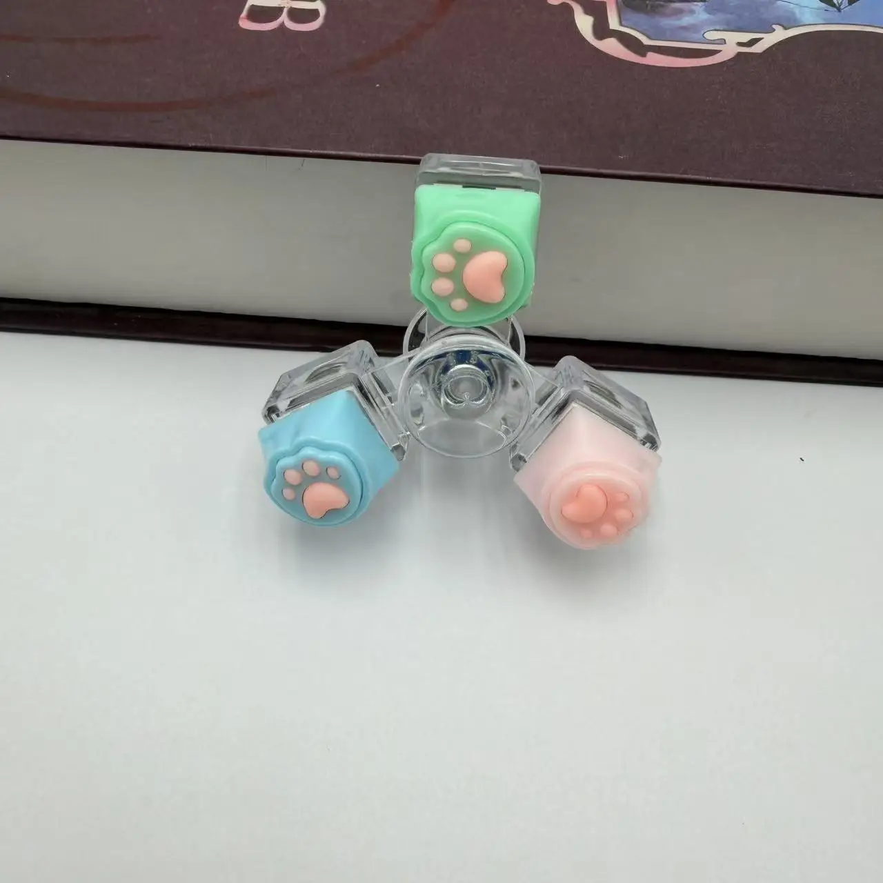 Cute Cat Paw Keycap Keychain Mechanical Keyboard Fidget Spinner Stress Relief Toy Portable Keyring for Office Desk Anxiety Gift