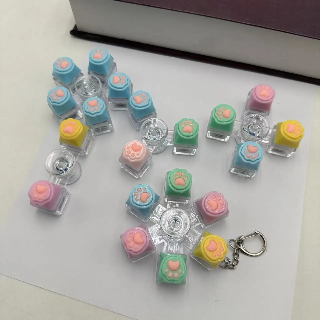 Cute Cat Paw Keycap Keychain Mechanical Keyboard Fidget Spinner Stress Relief Toy Portable Keyring for Office Desk Anxiety Gift