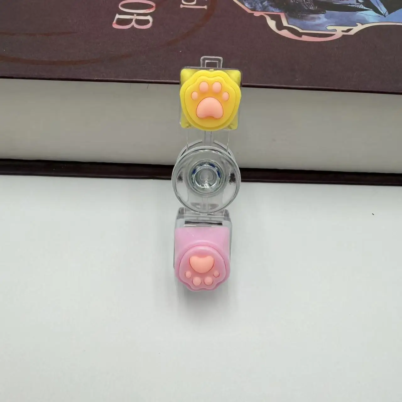 Cute Cat Paw Keycap Keychain Mechanical Keyboard Fidget Spinner Stress Relief Toy Portable Keyring for Office Desk Anxiety Gift
