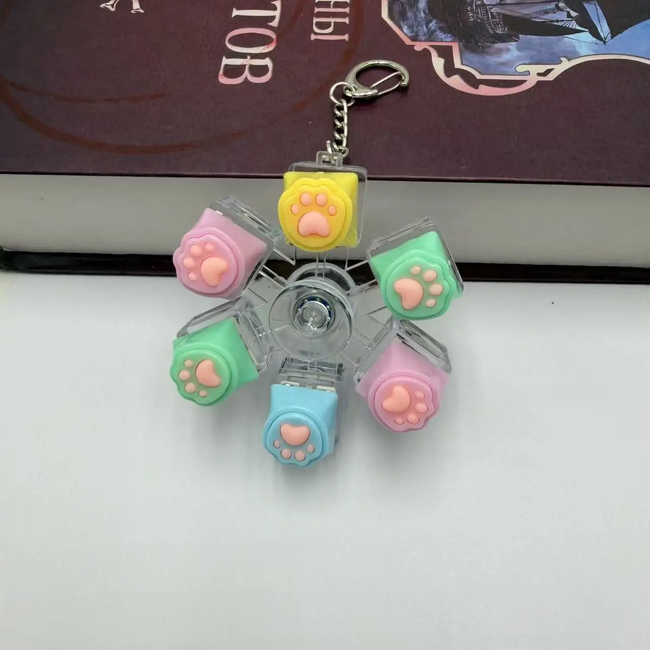 Cute Cat Paw Keycap Keychain Mechanical Keyboard Fidget Spinner Stress Relief Toy Portable Keyring for Office Desk Anxiety Gift