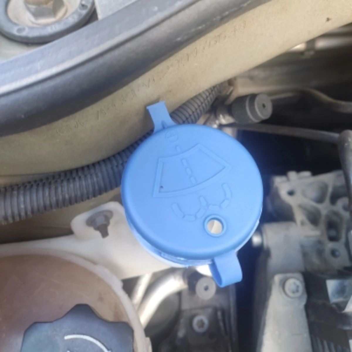 643230 for Peugeot 106 206 207 307 308 5008 for Citroen Xsara C3 Car Windshield Wiper Washer Fluid Reservoir Tank Cap Lid Cover