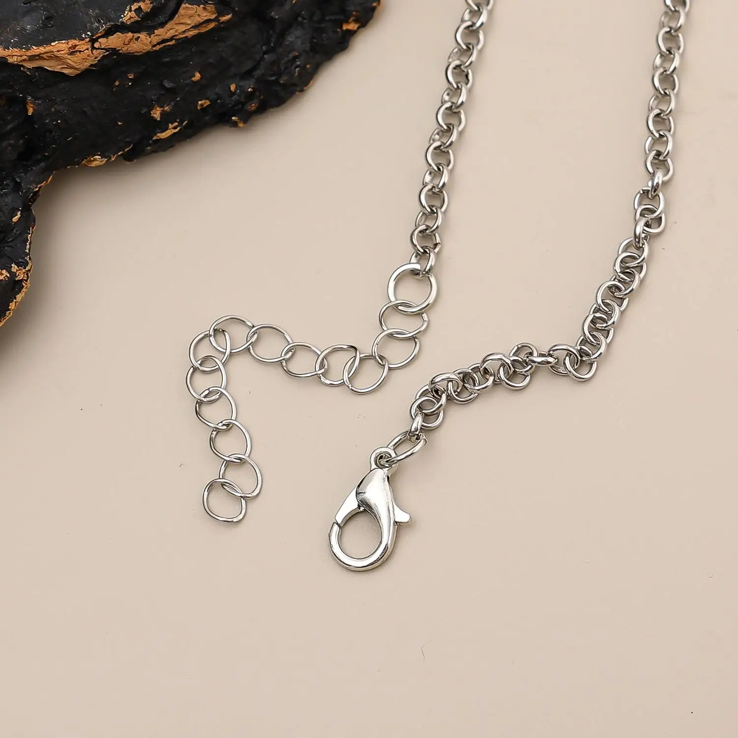 Y2K Angel Wing Feather Choker Necklace Silver Statement Angel Wing Pendant Chain Jewelry for Women Wedding Party Tribal Gifts