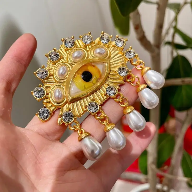 Pleated Devil's Eye Brooch Alloy Keyhole Shape Glaze Luxury Badge Pin Trendy Tassels Banquet Clothes Metal Pin