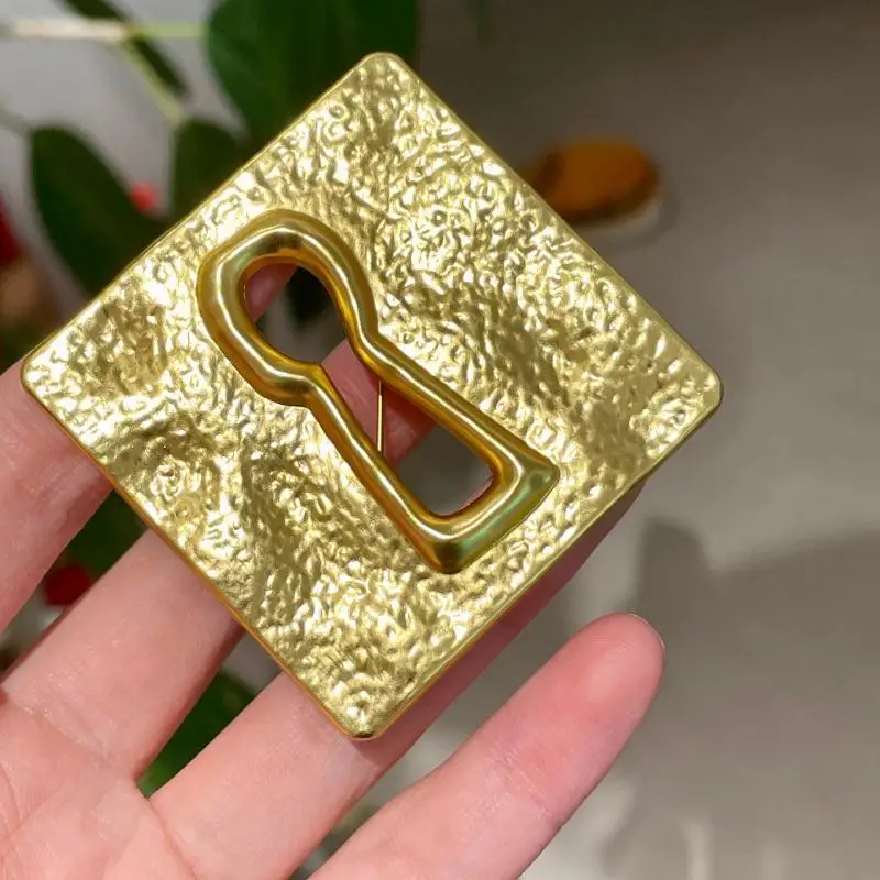 Pleated Devil's Eye Brooch Alloy Keyhole Shape Glaze Luxury Badge Pin Trendy Tassels Banquet Clothes Metal Pin