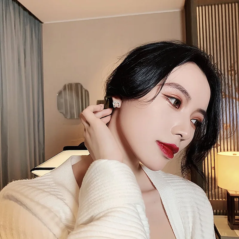 Korean Style Honey Bee Pearl Stud Earrings For Women Exquisite Small Elegant Earring Ladies Wedding Party Birthday Jewelry Gifts