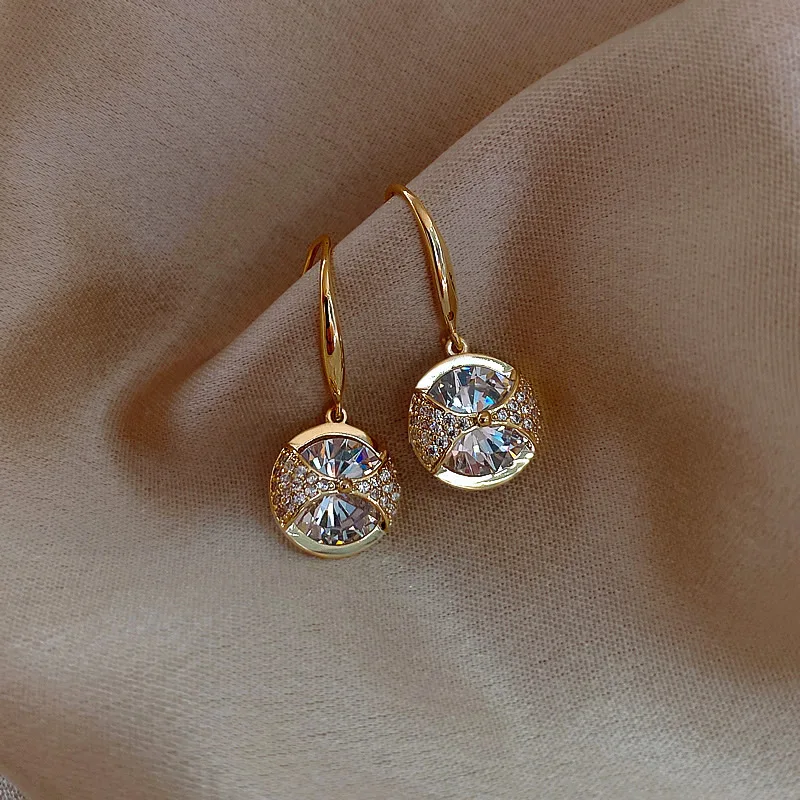 Korean Style Honey Bee Pearl Stud Earrings For Women Exquisite Small Elegant Earring Ladies Wedding Party Birthday Jewelry Gifts