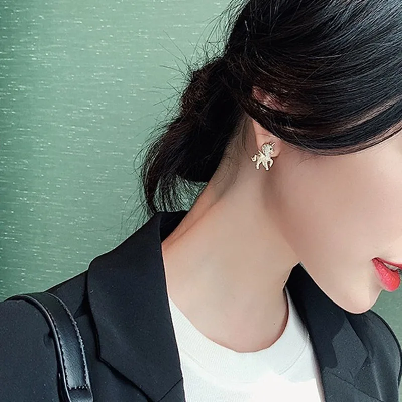 Korean Style Honey Bee Pearl Stud Earrings For Women Exquisite Small Elegant Earring Ladies Wedding Party Birthday Jewelry Gifts