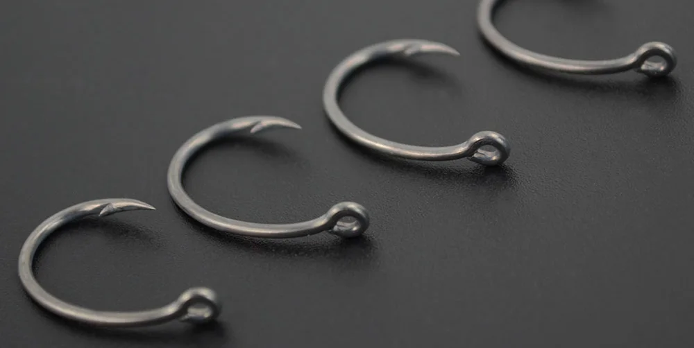 Hirisi 50-100pcs Coating High Carbon Stainless Steel Barbed Hooks Carp Fishing Hooks Pack with Retail Original Box 8011