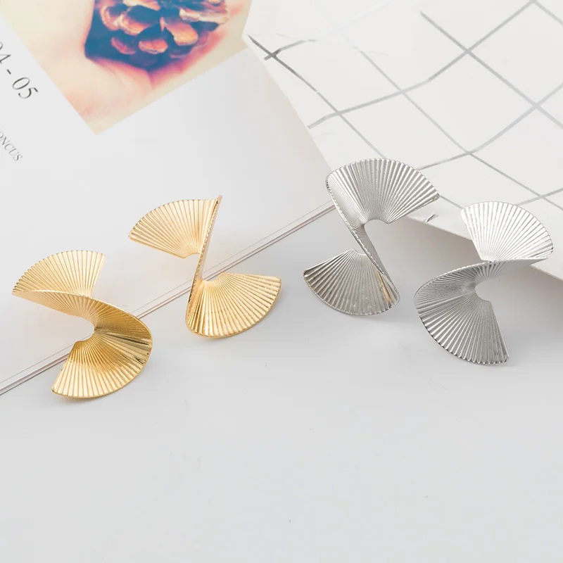 New Personality Metal Drop Earrings for Women Irregular Exaggerated Gold Color Geometric Hollow Butterfly Earrings Pendientes