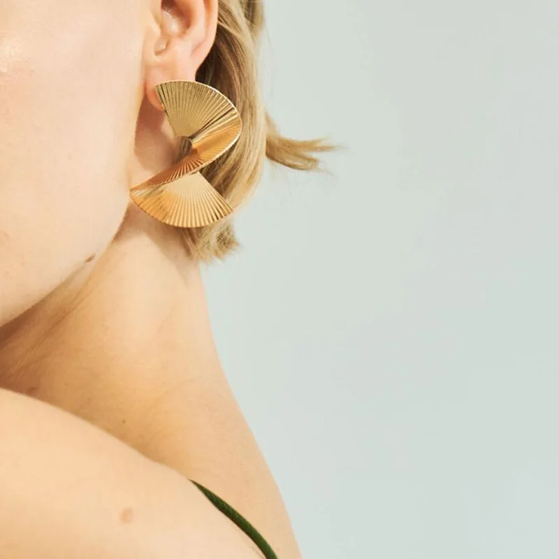 New Personality Metal Drop Earrings for Women Irregular Exaggerated Gold Color Geometric Hollow Butterfly Earrings Pendientes