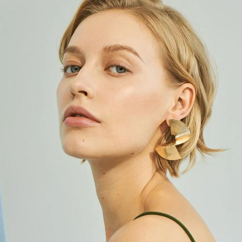 New Personality Metal Drop Earrings for Women Irregular Exaggerated Gold Color Geometric Hollow Butterfly Earrings Pendientes