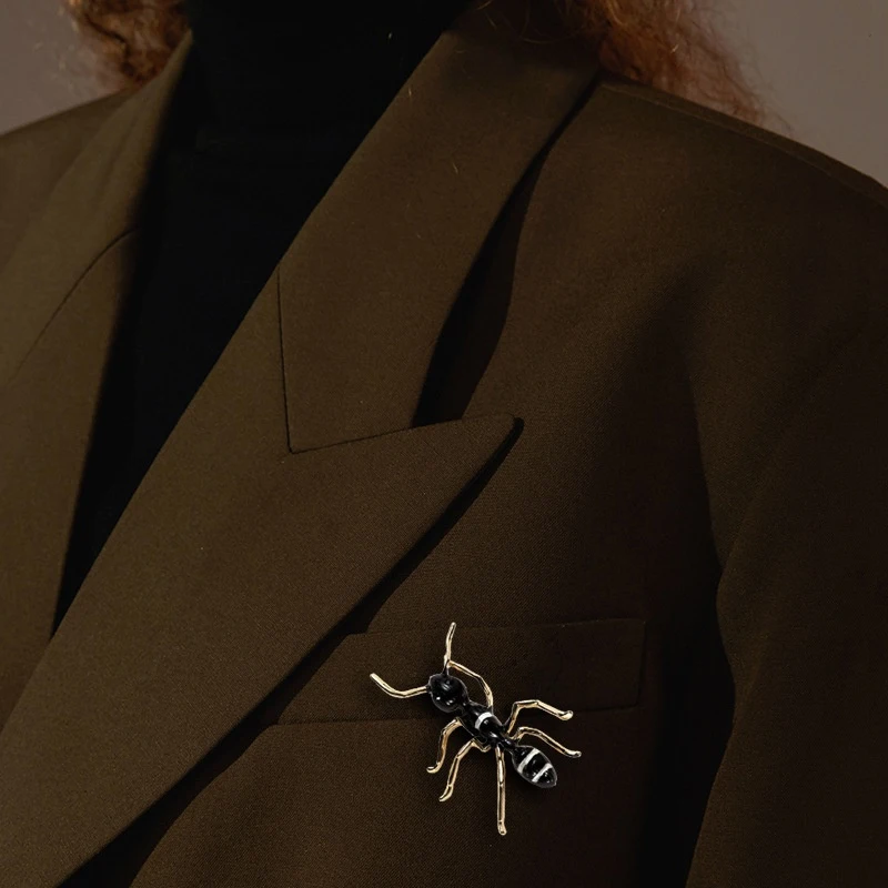 Simple stripe enamel big ant brooch exaggerated insect pin Brooches men and women Western accessories party
