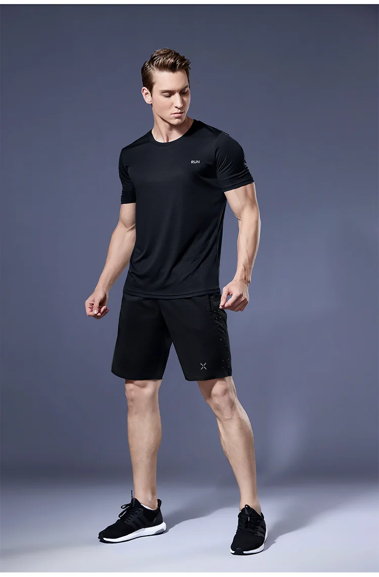 High Quality Polyester Men Running T Shirt Quick Dry Fitness Shirt Training Exercise Clothes Gym Sport Shirt Tops Lightweight