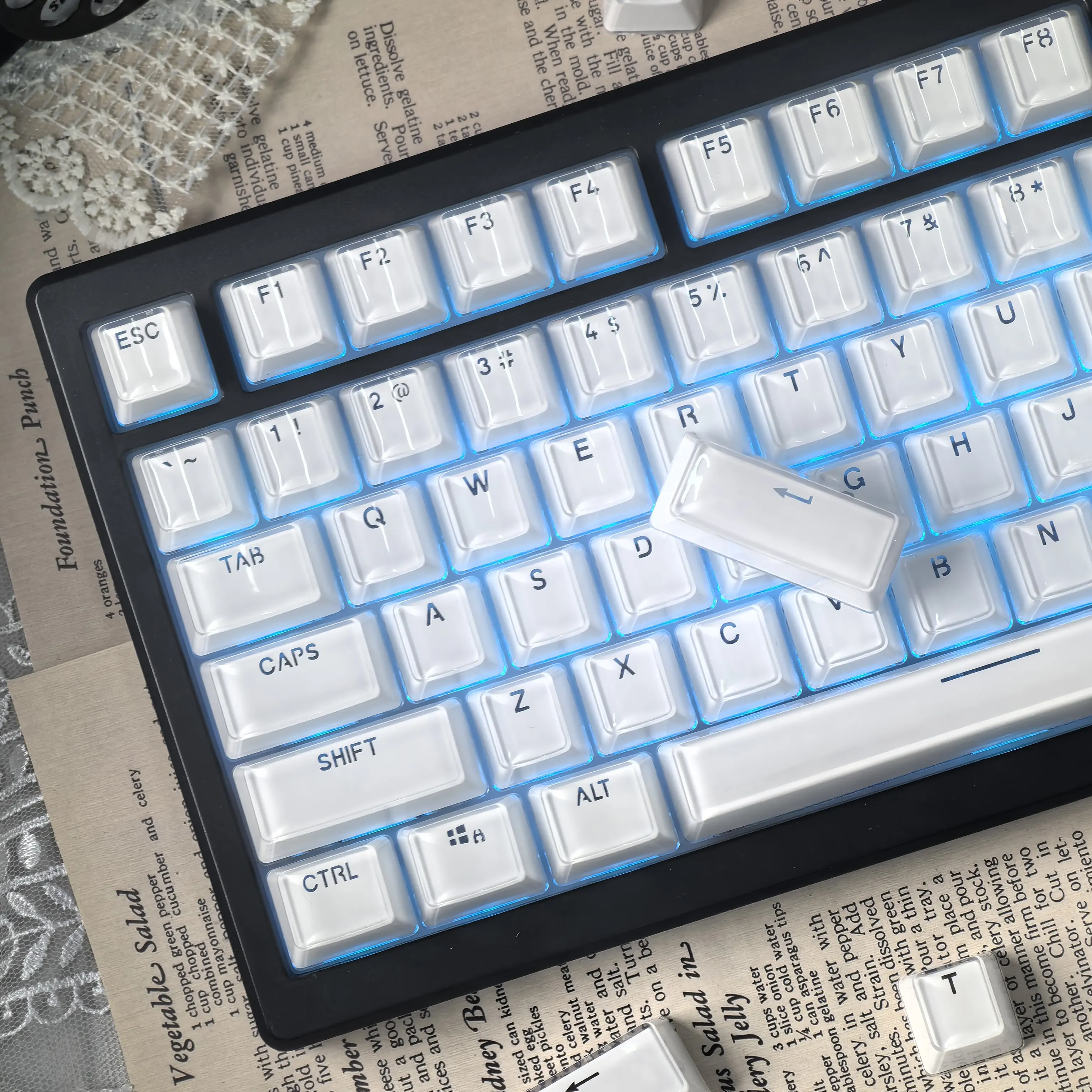 MAIMOOO Translucent Keycaps Jelly Jello Pink 123 Keys Layout White DIY Backlit Crystal Keycaps For Mechanical Keyboard