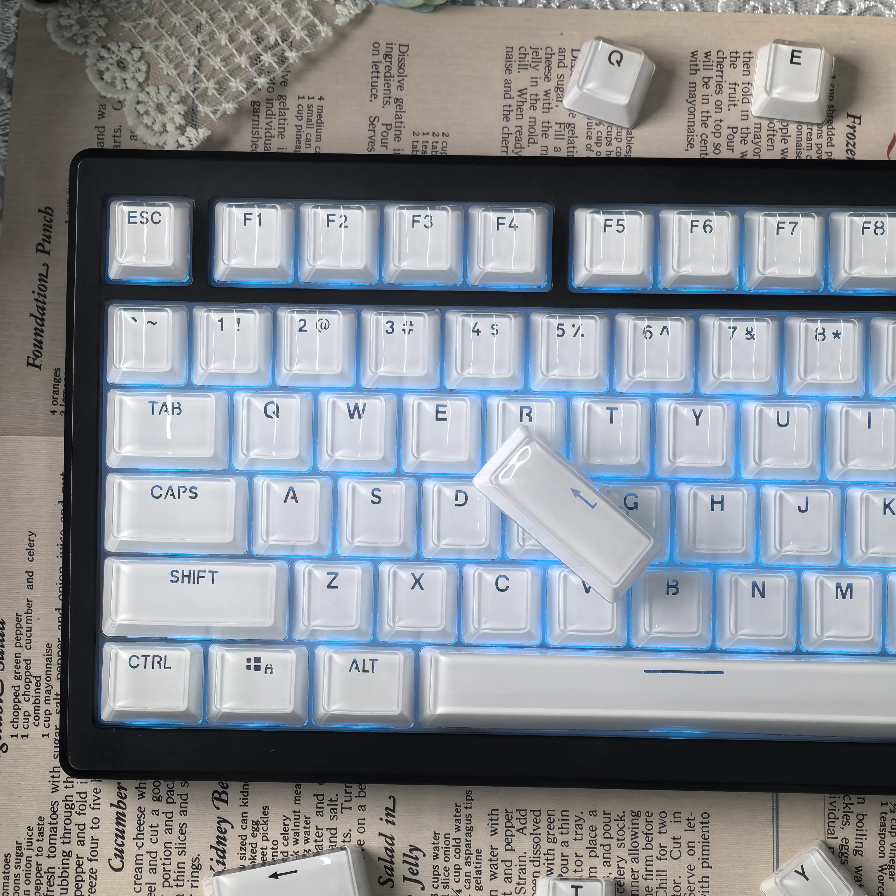 MAIMOOO Translucent Keycaps Jelly Jello Pink 123 Keys Layout White DIY Backlit Crystal Keycaps For Mechanical Keyboard