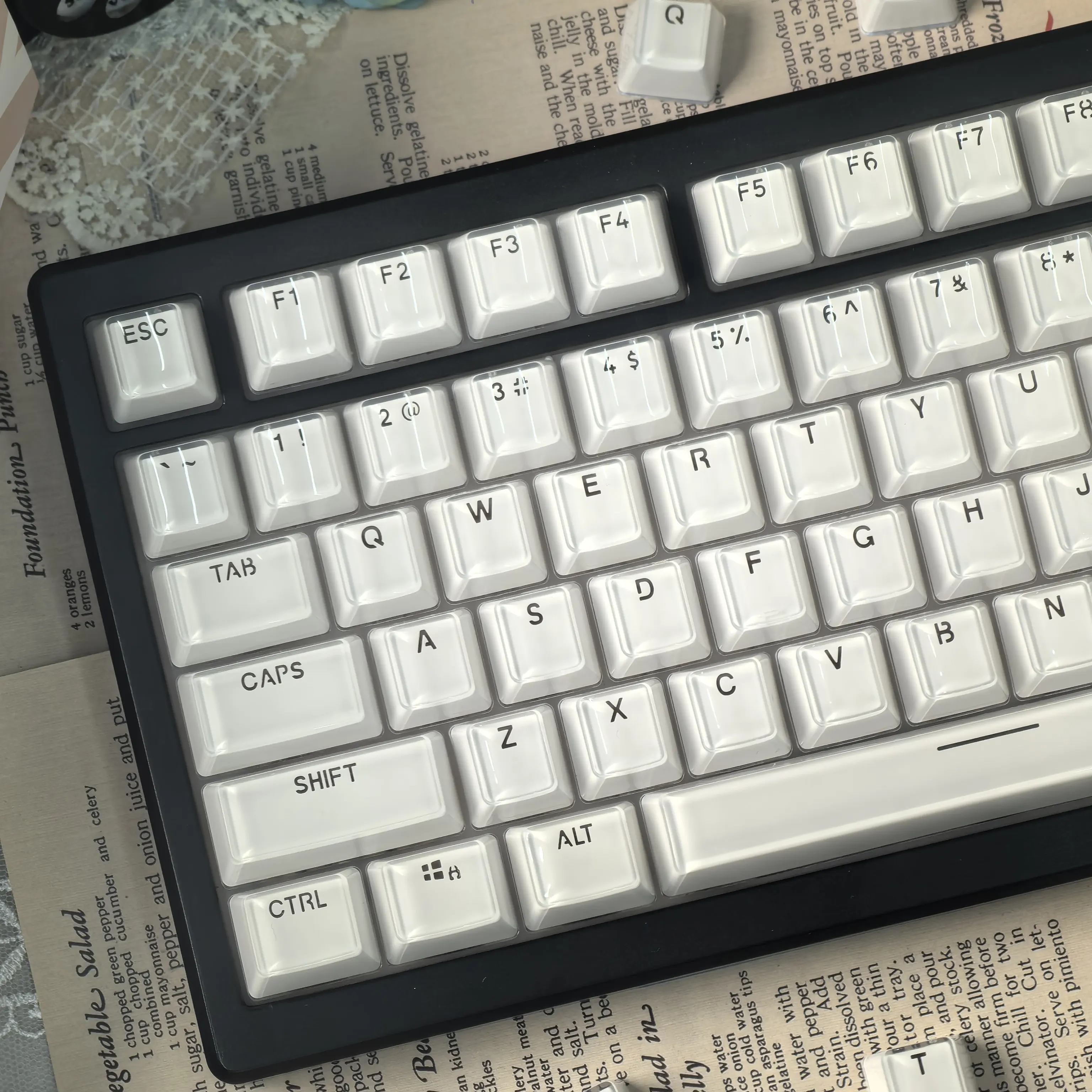 MAIMOOO Translucent Keycaps Jelly Jello Pink 123 Keys Layout White DIY Backlit Crystal Keycaps For Mechanical Keyboard
