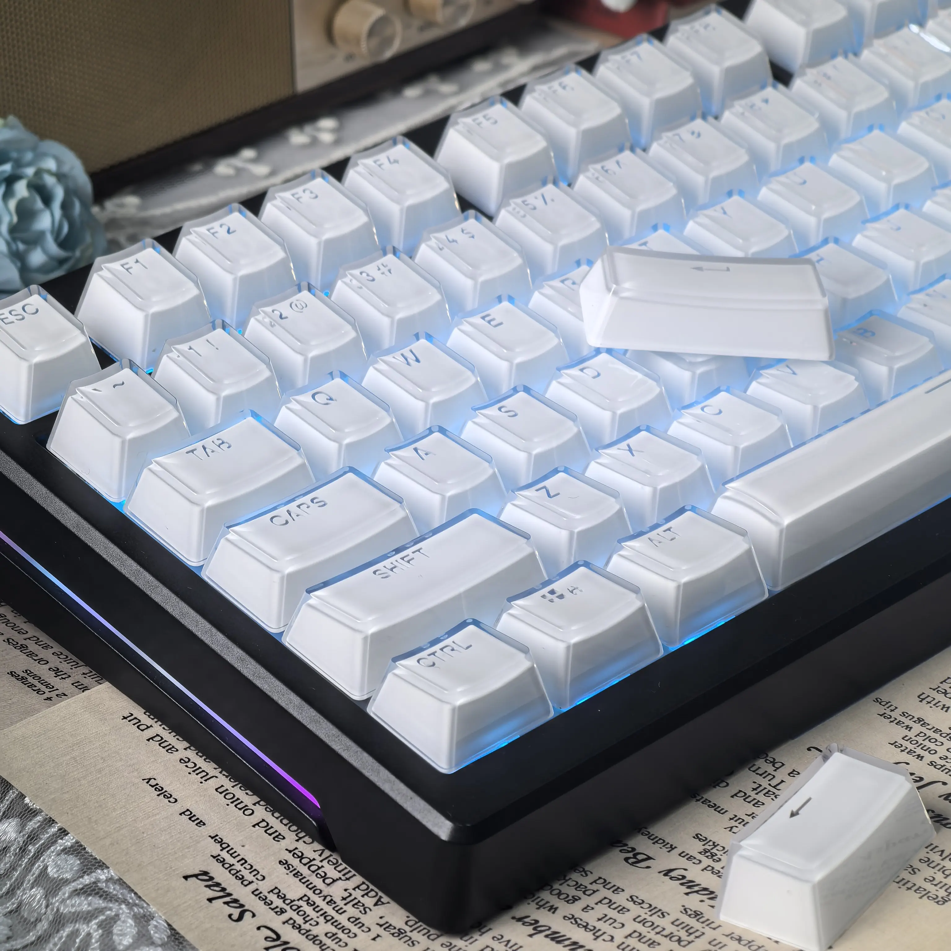 MAIMOOO Translucent Keycaps Jelly Jello Pink 123 Keys Layout White DIY Backlit Crystal Keycaps For Mechanical Keyboard