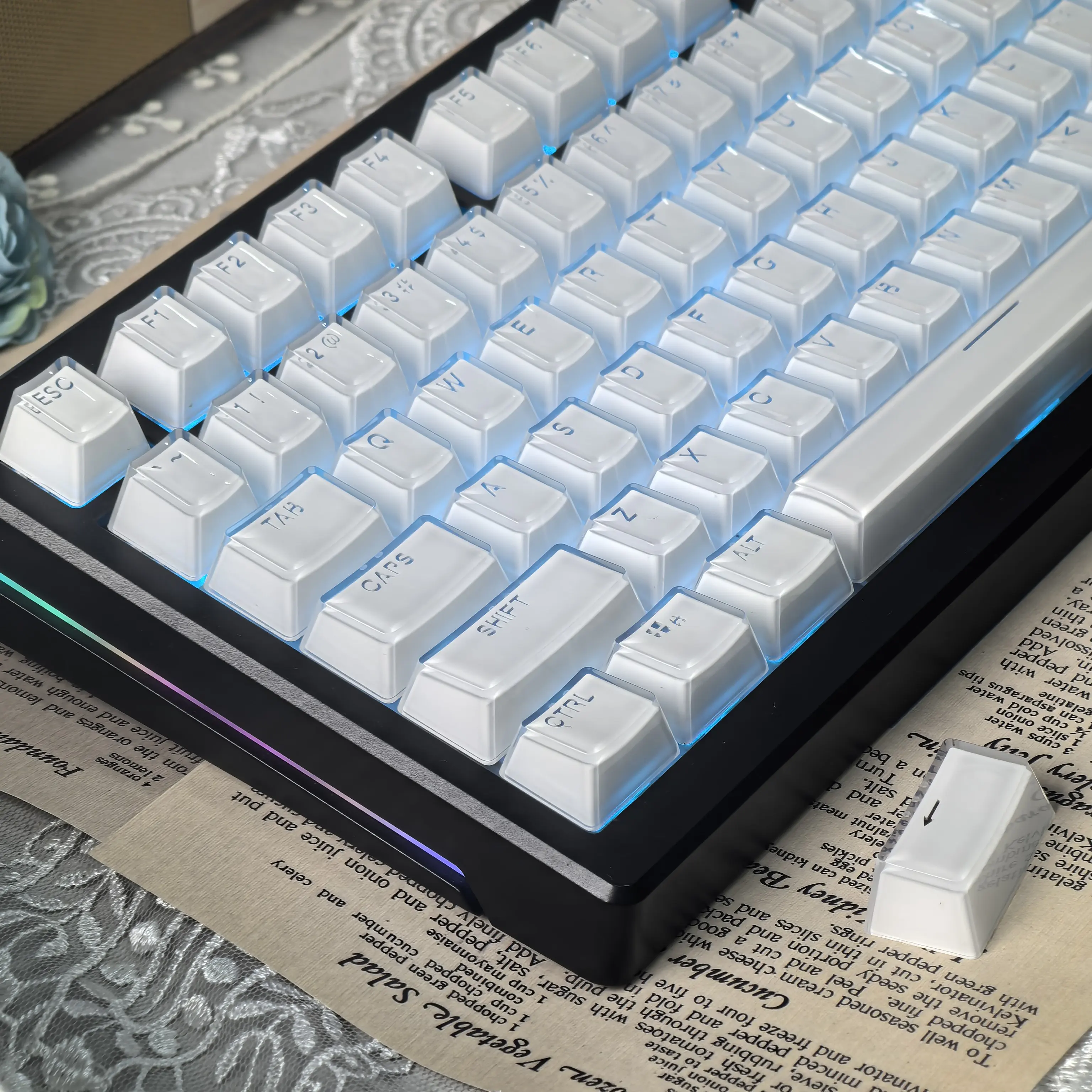 MAIMOOO Translucent Keycaps Jelly Jello Pink 123 Keys Layout White DIY Backlit Crystal Keycaps For Mechanical Keyboard