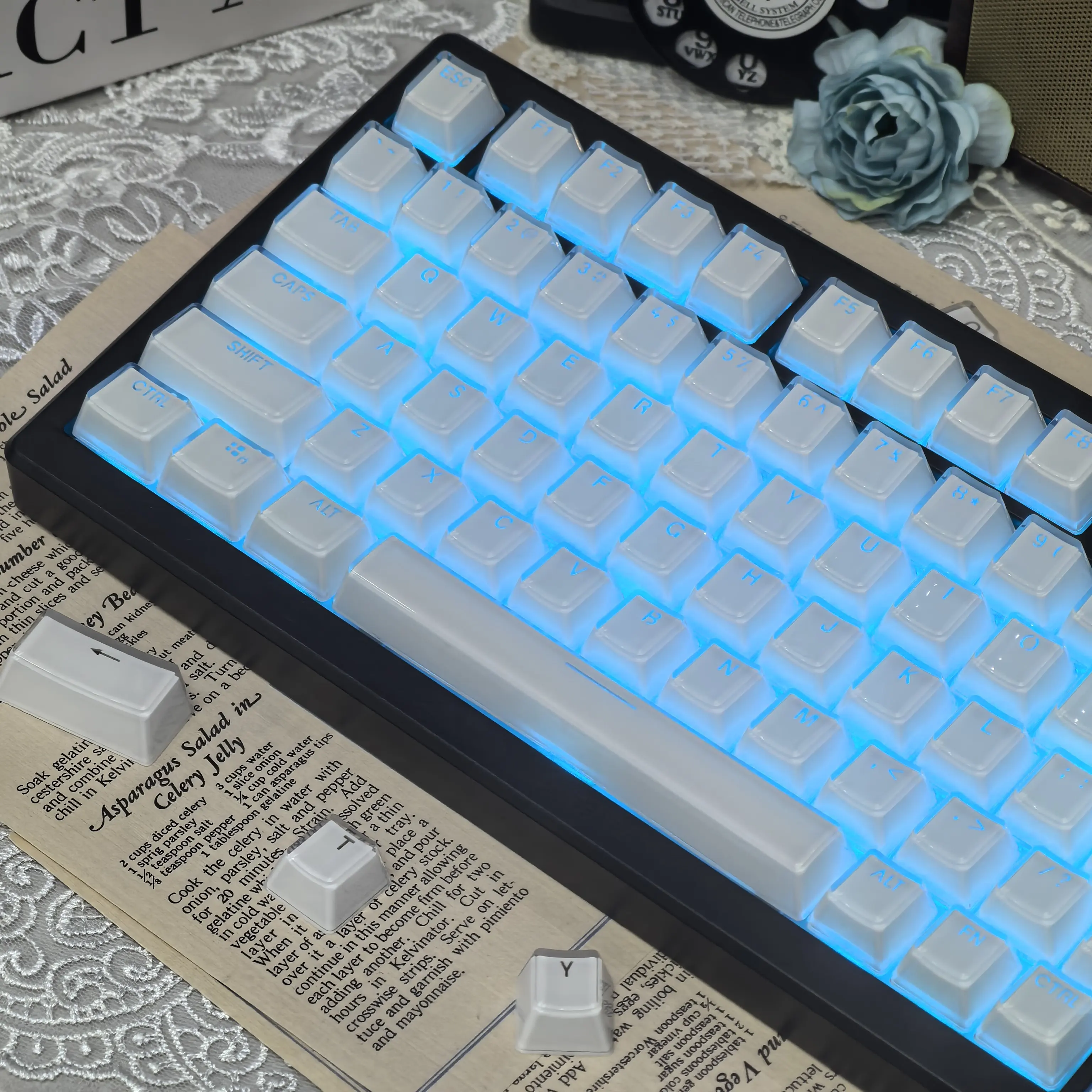 MAIMOOO Translucent Keycaps Jelly Jello Pink 123 Keys Layout White DIY Backlit Crystal Keycaps For Mechanical Keyboard