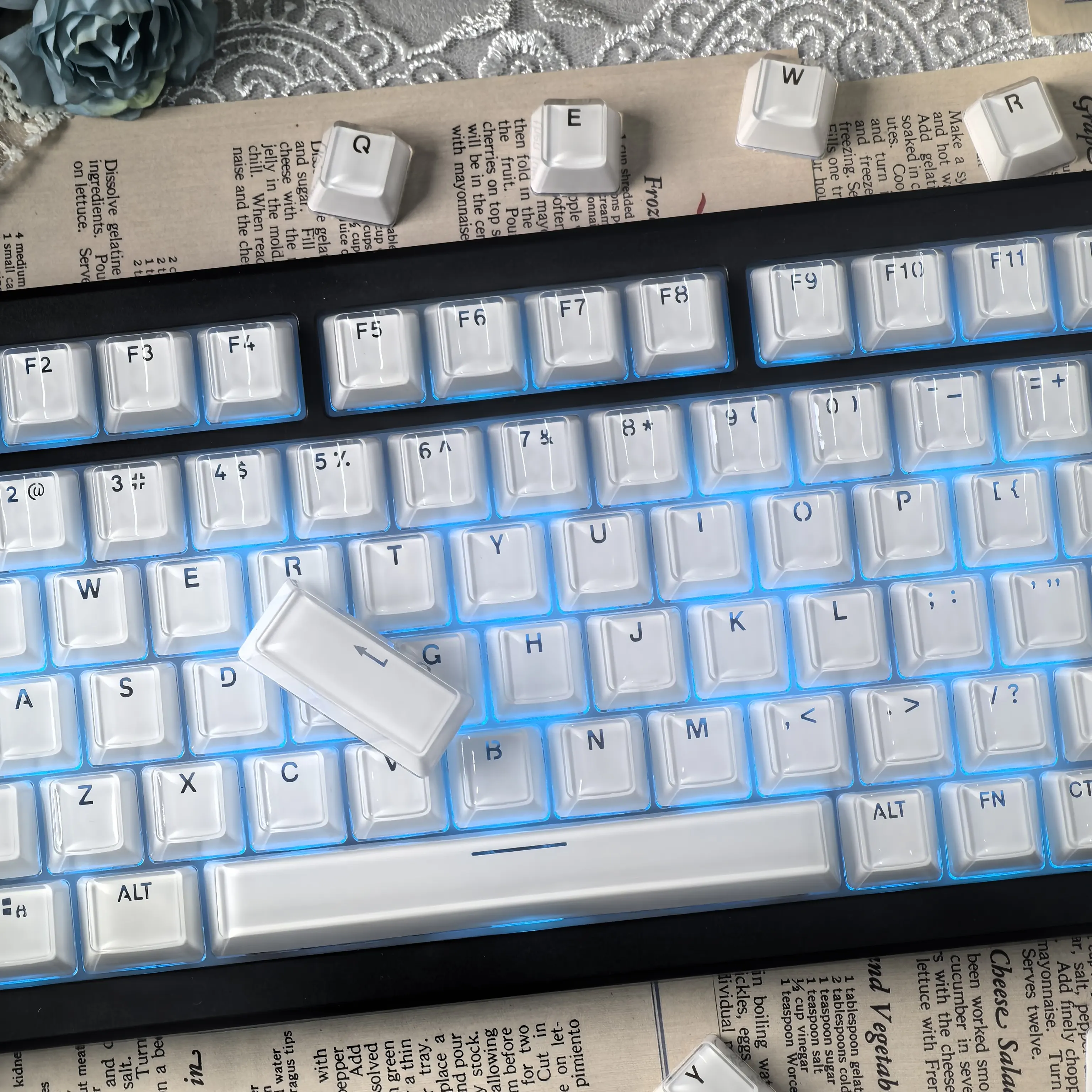 MAIMOOO Translucent Keycaps Jelly Jello Pink 123 Keys Layout White DIY Backlit Crystal Keycaps For Mechanical Keyboard