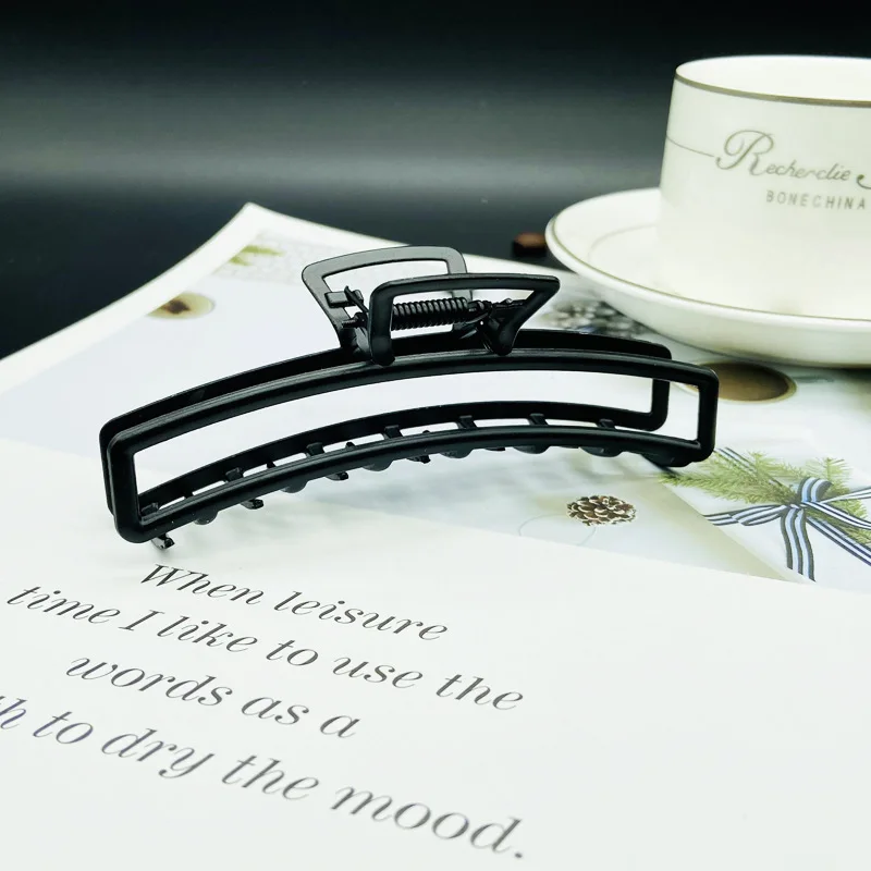 Simple black Claw Crab Elegant Girls metal grabbing clip headdress female Ponytail Claw Clip Hair Jewelry Ornament accessory