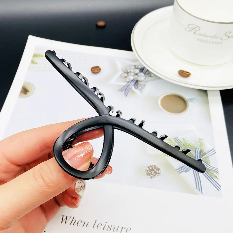 Simple black Claw Crab Elegant Girls metal grabbing clip headdress female Ponytail Claw Clip Hair Jewelry Ornament accessory