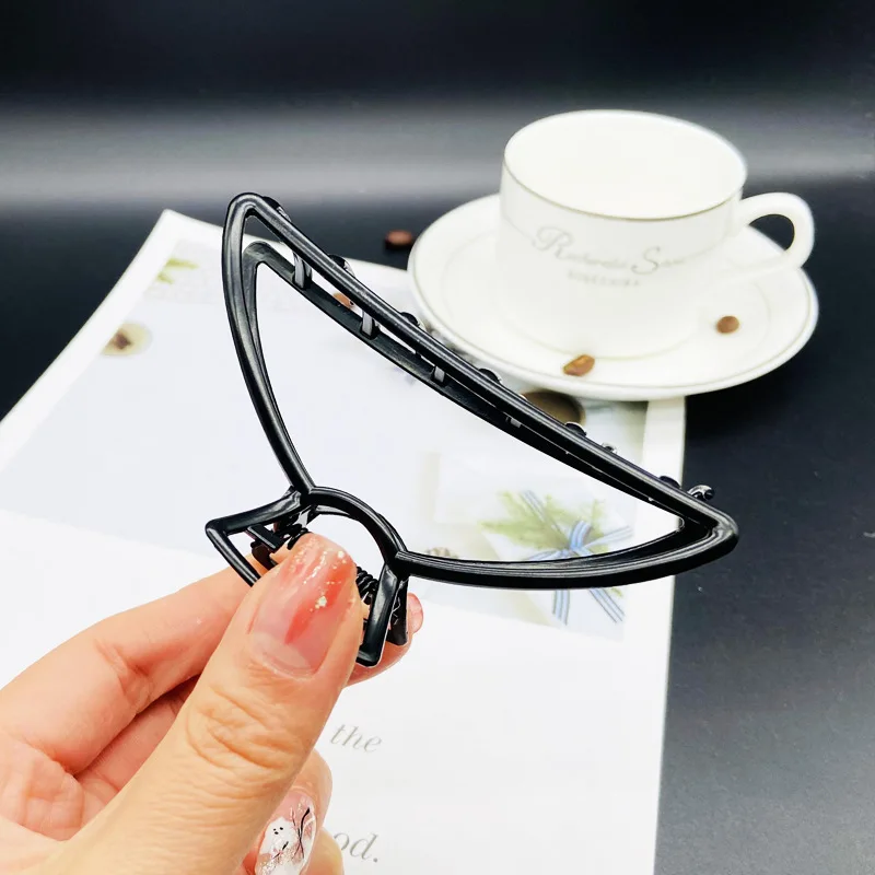 Simple black Claw Crab Elegant Girls metal grabbing clip headdress female Ponytail Claw Clip Hair Jewelry Ornament accessory