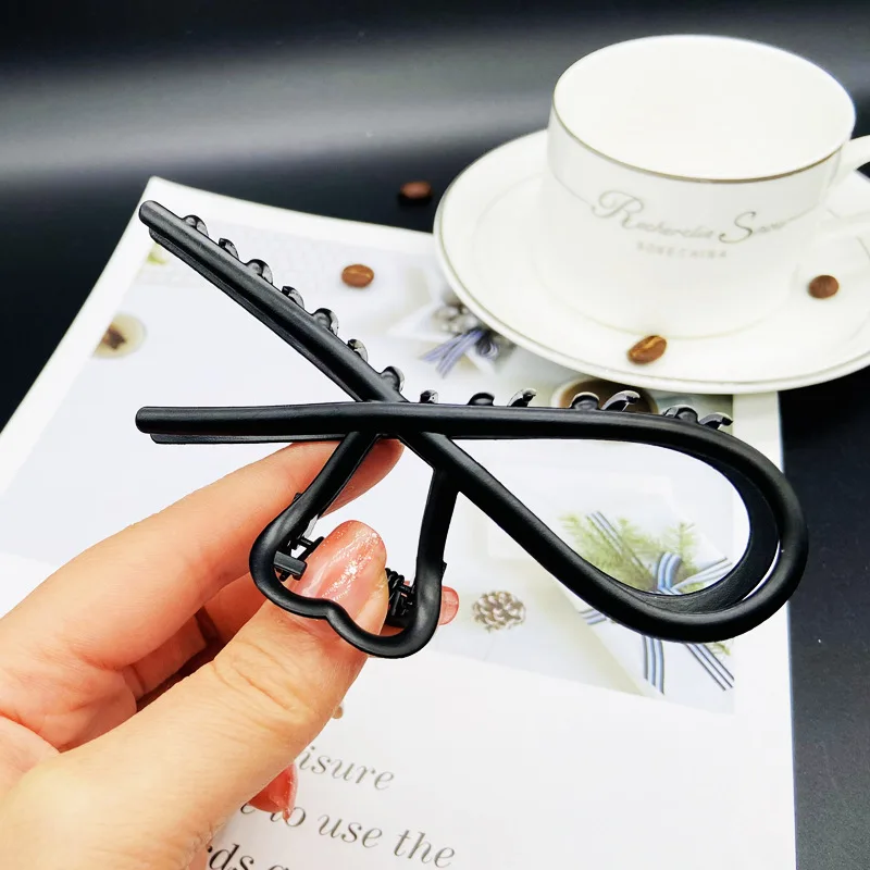 Simple black Claw Crab Elegant Girls metal grabbing clip headdress female Ponytail Claw Clip Hair Jewelry Ornament accessory