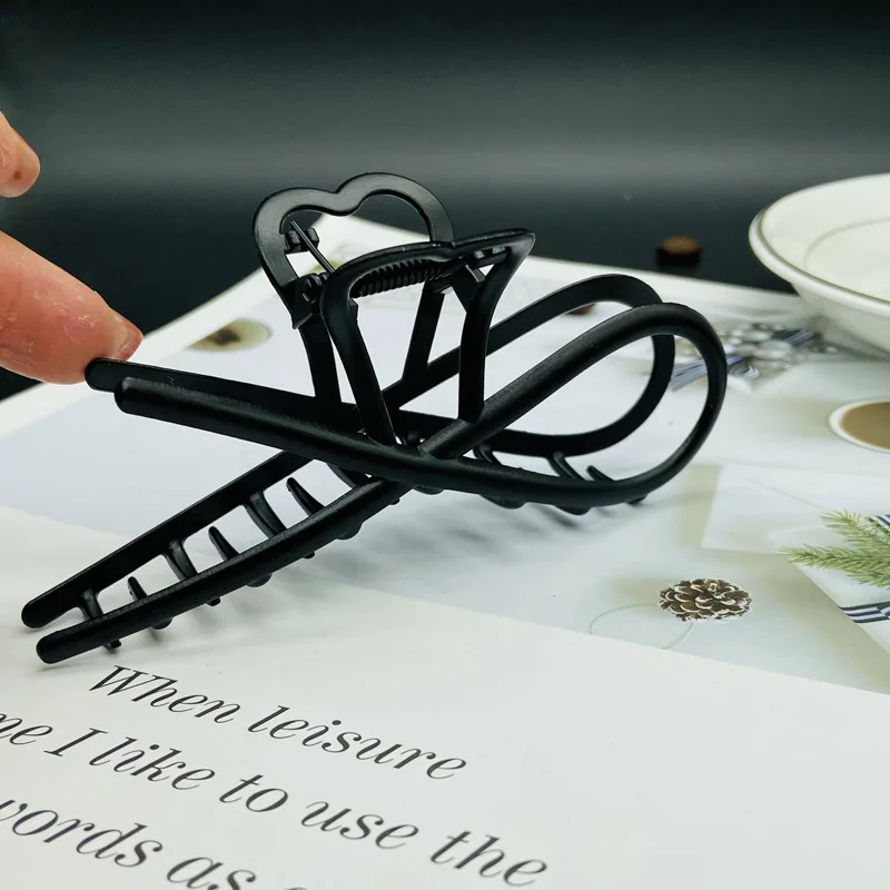 Simple black Claw Crab Elegant Girls metal grabbing clip headdress female Ponytail Claw Clip Hair Jewelry Ornament accessory
