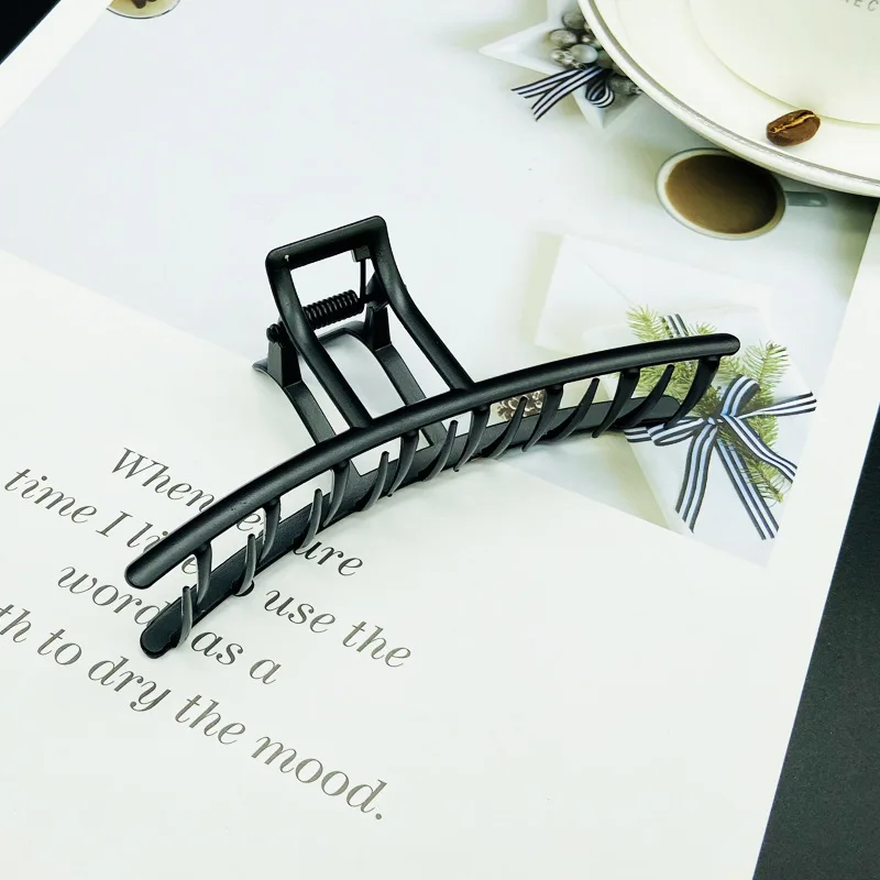 Simple black Claw Crab Elegant Girls metal grabbing clip headdress female Ponytail Claw Clip Hair Jewelry Ornament accessory