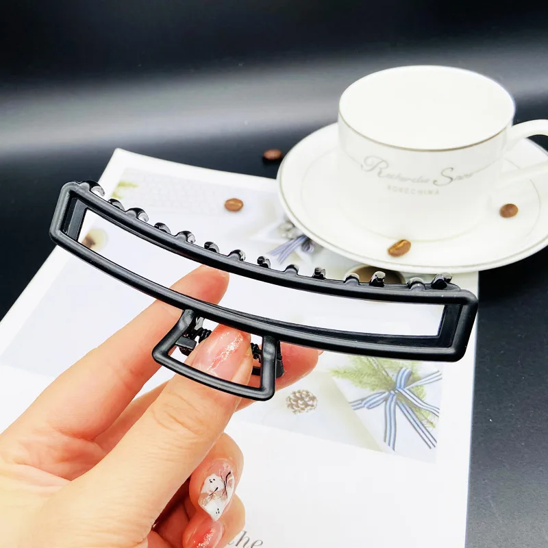 Simple black Claw Crab Elegant Girls metal grabbing clip headdress female Ponytail Claw Clip Hair Jewelry Ornament accessory
