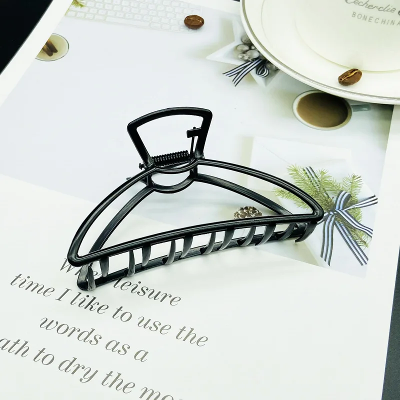 Simple black Claw Crab Elegant Girls metal grabbing clip headdress female Ponytail Claw Clip Hair Jewelry Ornament accessory