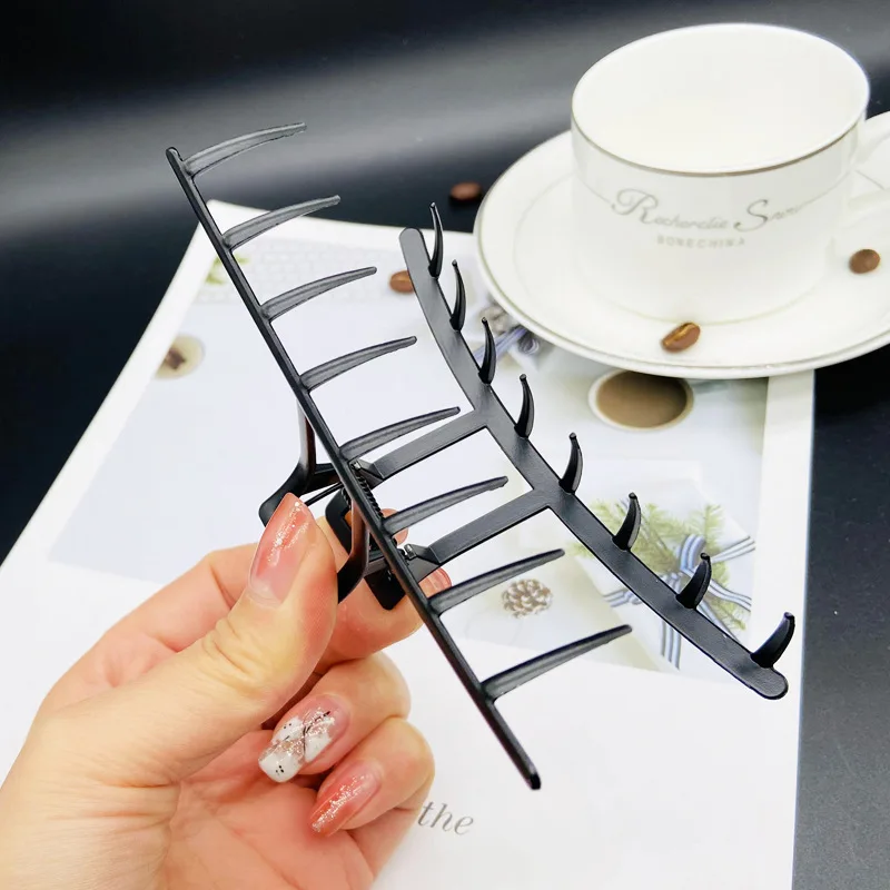 Simple black Claw Crab Elegant Girls metal grabbing clip headdress female Ponytail Claw Clip Hair Jewelry Ornament accessory