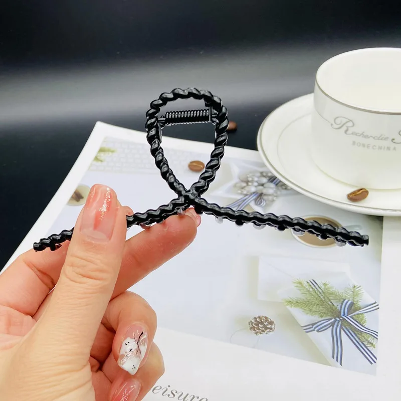Simple black Claw Crab Elegant Girls metal grabbing clip headdress female Ponytail Claw Clip Hair Jewelry Ornament accessory