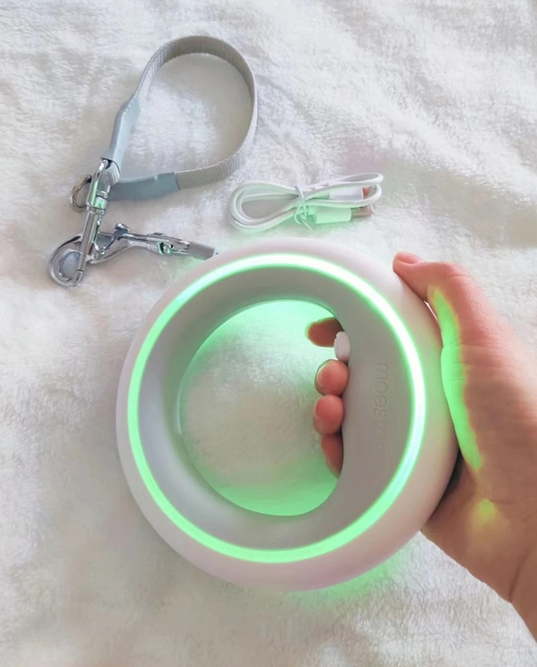 MOESTAR 2022 UFO Retractable Pet Leash 2 Plus 3.0m Flexible Dog Traction Rope with Rechargeable LED Light Ring Shape