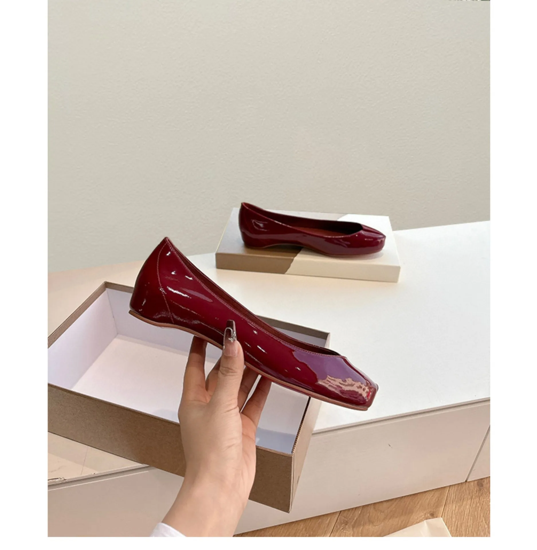 Women Tabi Ninja Ballet Flats Split Toe Mary Janes Patent Leather Party Shallow Mouth Single Shoes Solid Sandals Ladies Loafers