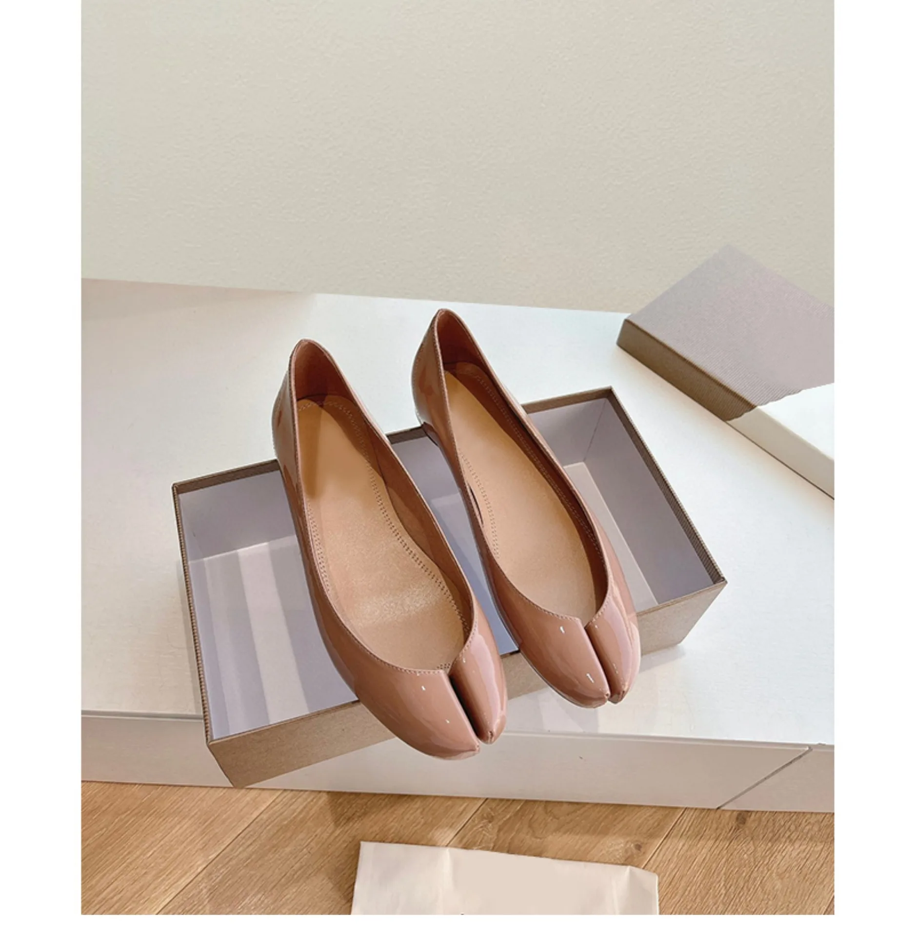 Women Tabi Ninja Ballet Flats Split Toe Mary Janes Patent Leather Party Shallow Mouth Single Shoes Solid Sandals Ladies Loafers