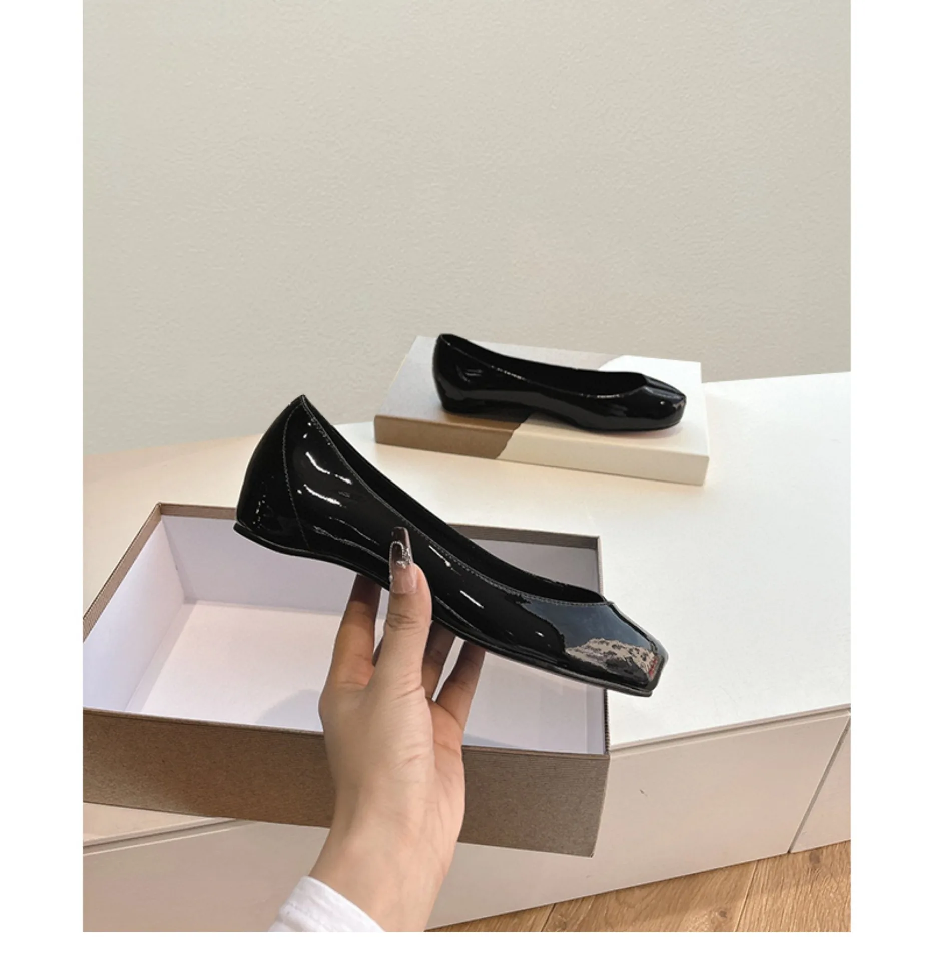 Women Tabi Ninja Ballet Flats Split Toe Mary Janes Patent Leather Party Shallow Mouth Single Shoes Solid Sandals Ladies Loafers