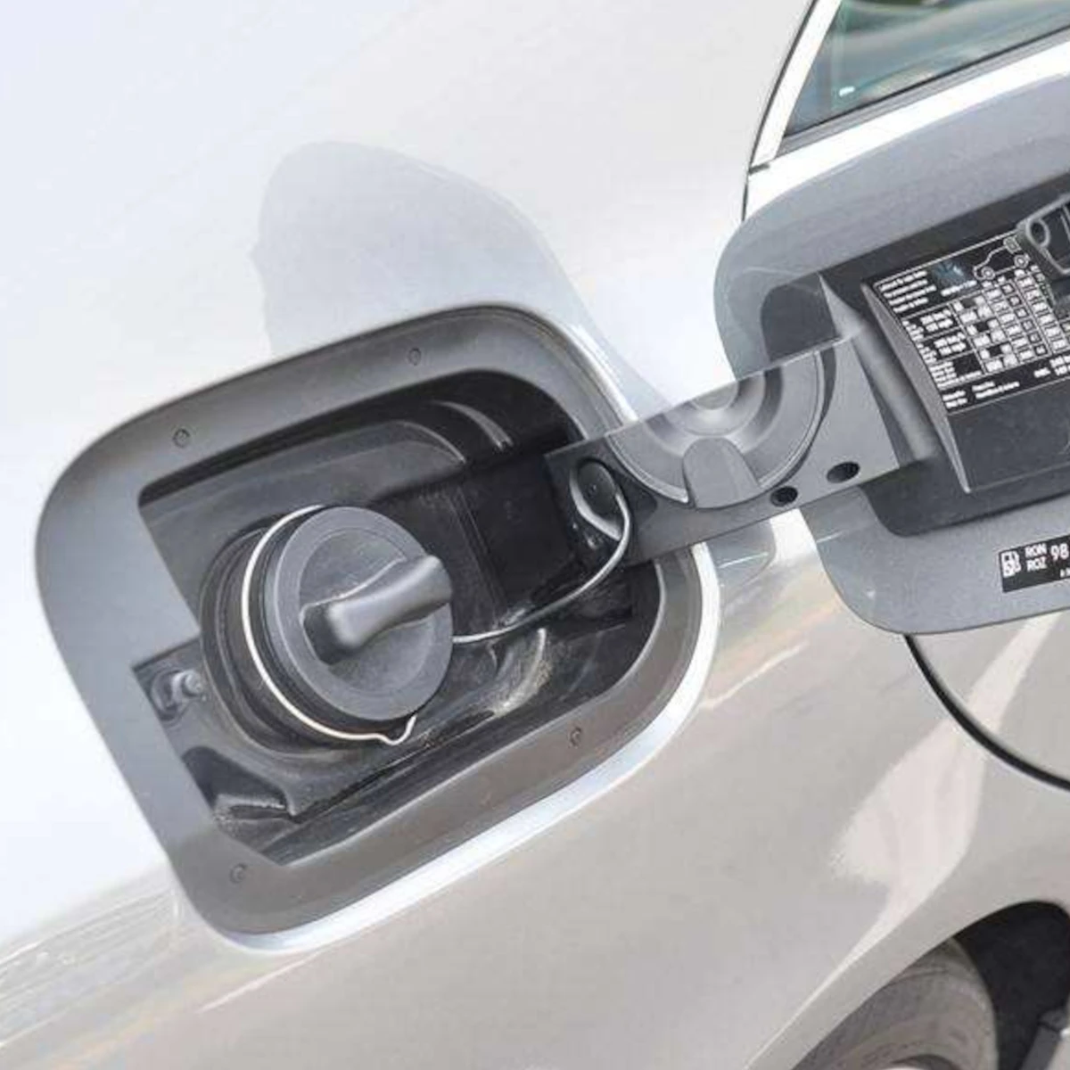 Car Fuel Tank Cap Cable Rope A2214700605 A2224700005 for Mercedes-Benz C E A S Class W211 W203 W204 W124 W202 W212 W205 W201