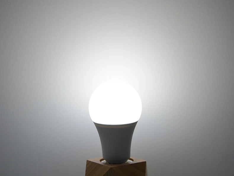 Homekit Smart Wifi Light Bulb Multicoloured Dimmable E27 LED Bulbs Siri Control Work with Apple Home Kit Alexa Google Assistitan