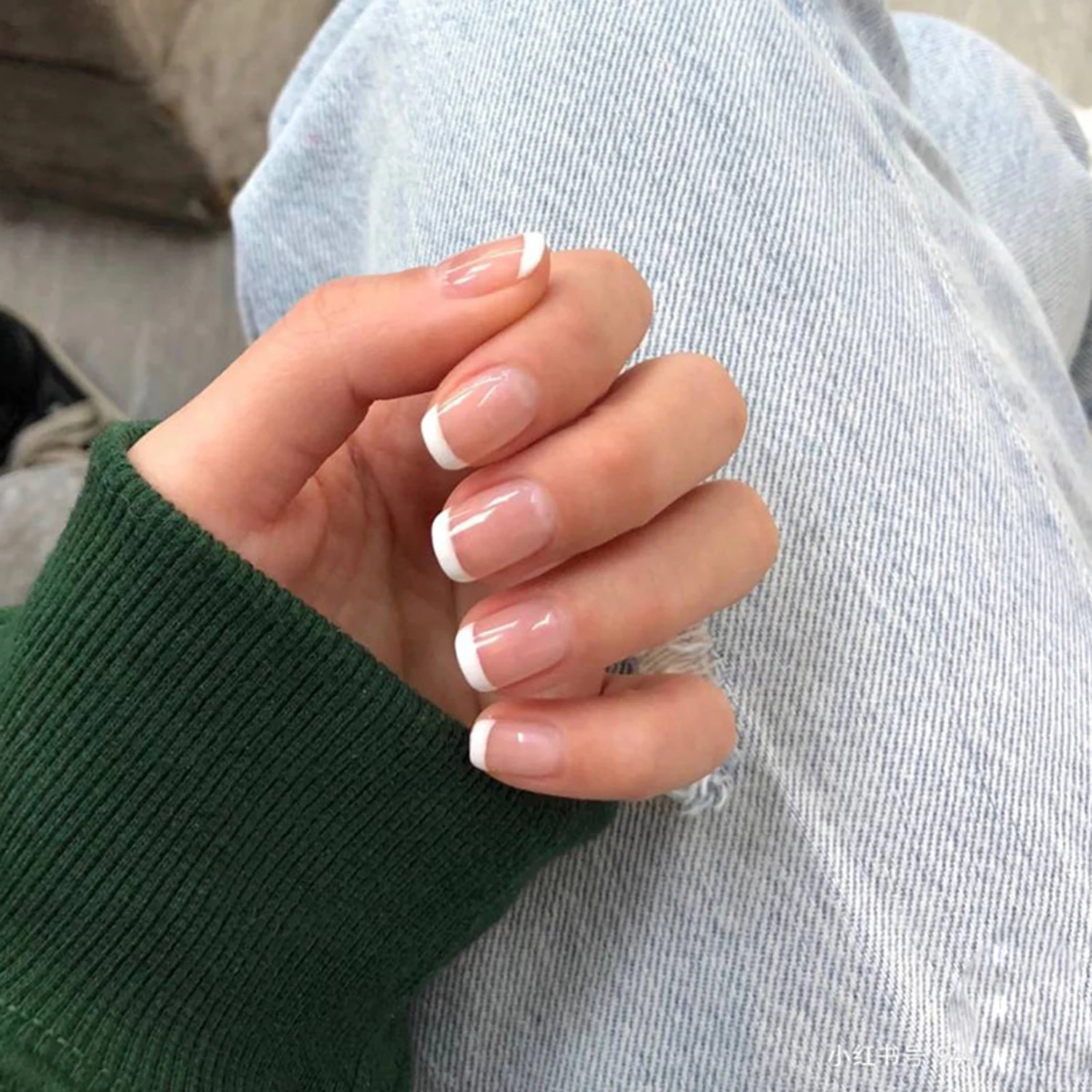 24Pcs Naked Pink French White Side False Nails Short Simple Nail Beauty Press on Fake Nails Full Cover Artificial Nails Tips
