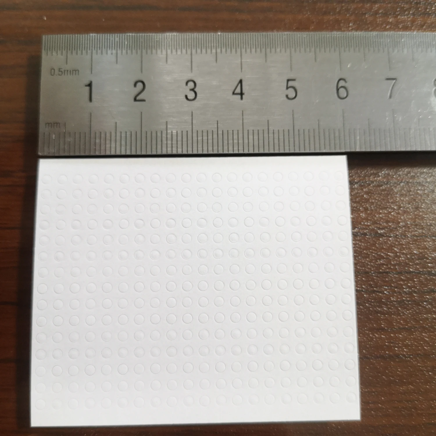 Water Sensitive Security Label Round Color Changing Sticker Turn Red When Get Wet Electronic Device Potential Damage Indicator