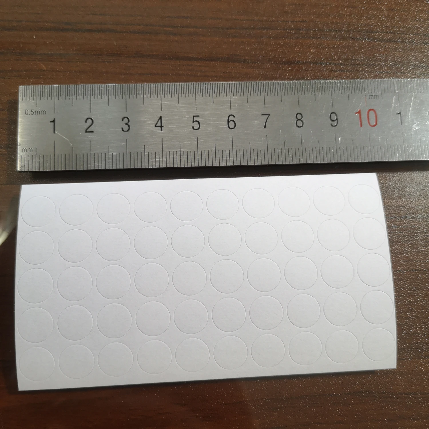 Water Sensitive Security Label Round Color Changing Sticker Turn Red When Get Wet Electronic Device Potential Damage Indicator