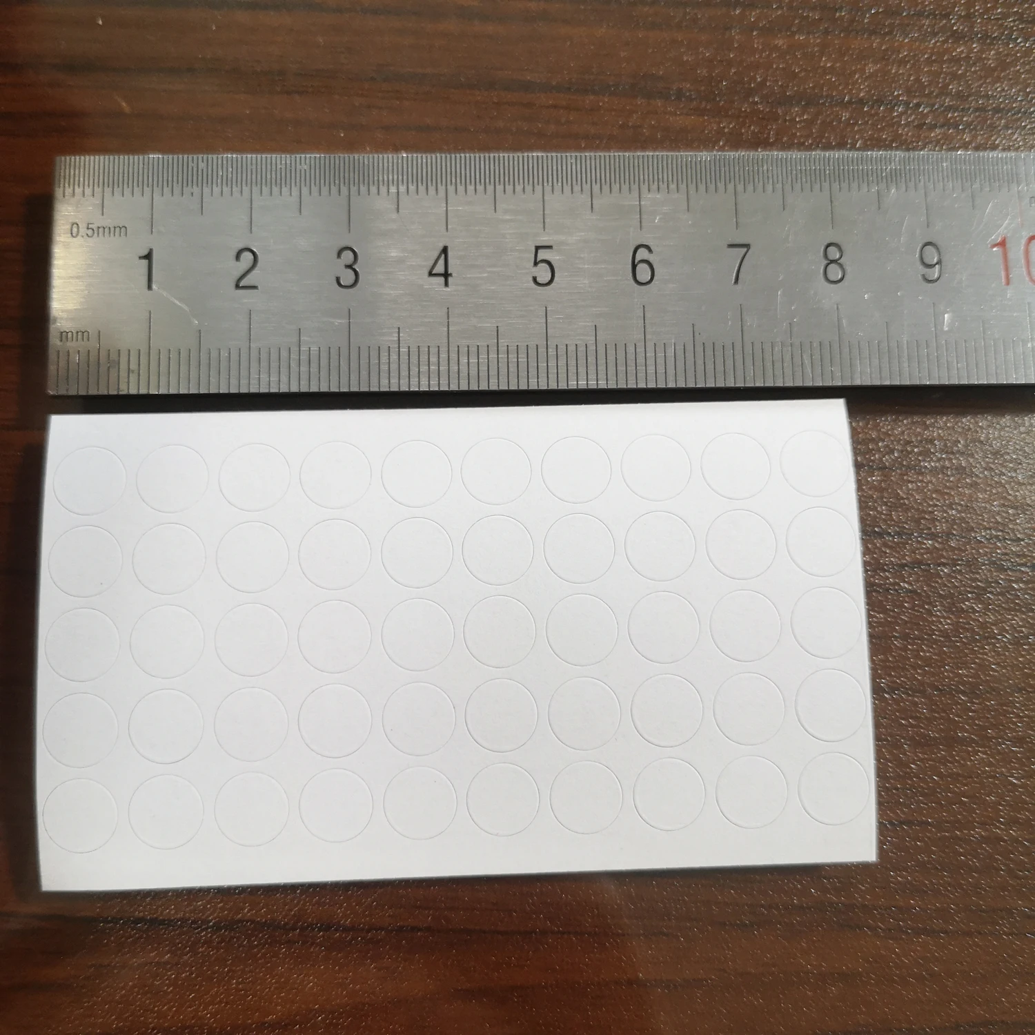 Water Sensitive Security Label Round Color Changing Sticker Turn Red When Get Wet Electronic Device Potential Damage Indicator