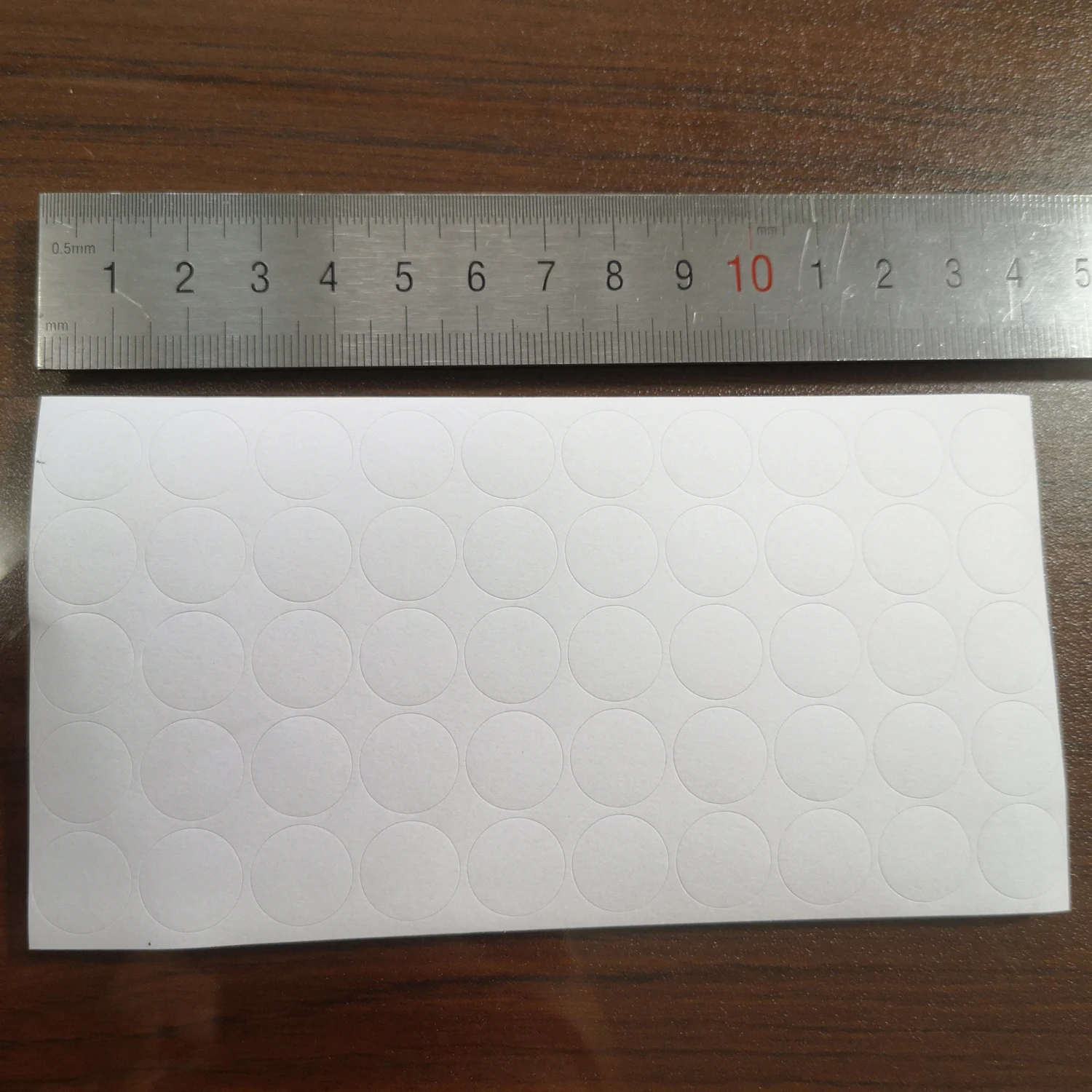 Water Sensitive Security Label Round Color Changing Sticker Turn Red When Get Wet Electronic Device Potential Damage Indicator